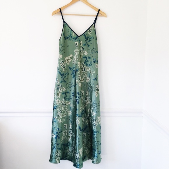 Jones New York Dresses & Skirts - ❗️Sale❗️Jones New York Floral Maxi Dress
